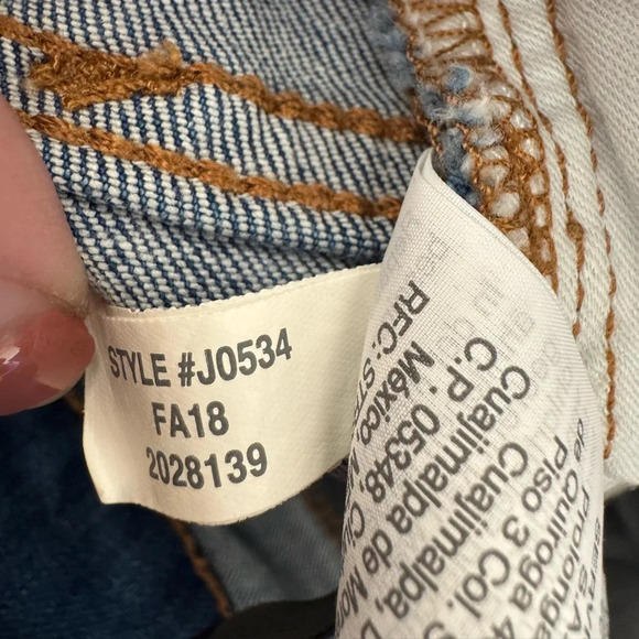 Madewell Cali Demi-Boot Jeans in Bronson Wash: Button-Front Edition - Picture 10 of 10